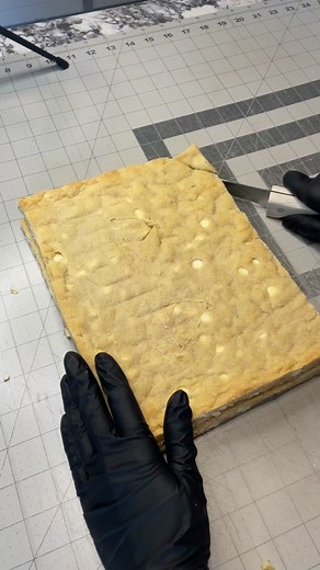 Delicious Letter B Cookie Cake Recipe