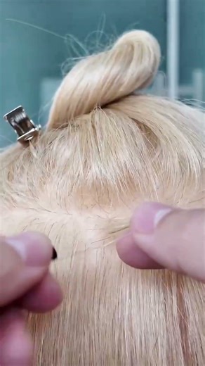 No professional tools at home? Micro link hair makes installing extensions so much easier ✨