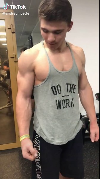 #muscleboy #teenmuscle #bodybuilder #muscles #handsome #veiny #ripped #gym #training #teenmuscles