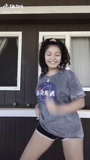 I look 12, anyways.. wap challenge next ? 🌚 #wap