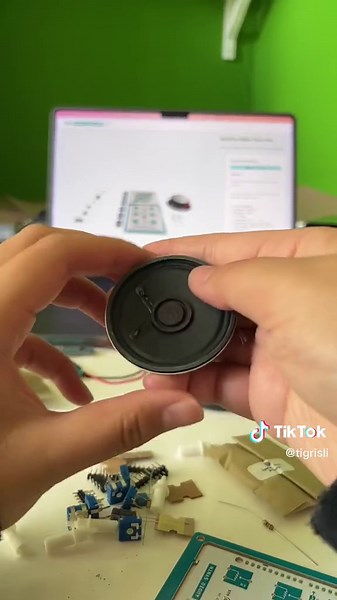 unboxing the Make Your UNO kit from @Arduino ⚒️✨😍 #makeyourUNOkit #myUNOkit #arduino #arduinouno #arduinoproject