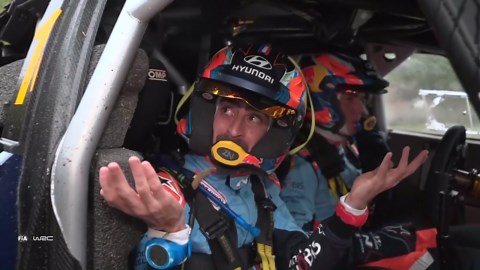 Moment: Open door policy? Adrien Fourmaux tears off passenger door in Rally Japan crash