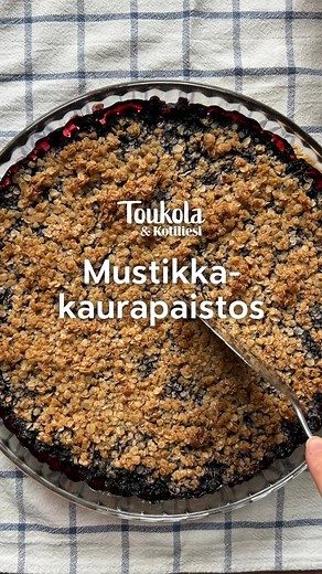 Mustikka-kaurapaistos on herkullinen vaihtoehto perinteiselle piirakalle ja lisäksi todella helppo valmistaa. 🫐 Katso resepti: https://kotiliesi.fi/resepti/mustikka-kaurapaistos/ 🎥: Mira Lahti | Kotiliesi
