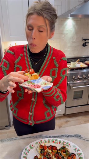 🌿🍅Ricotta Bruschetta with Roasted Tomatoes🍅🌿 Type RECIPE and I’ll send you a direct link (check your inbox/message requests) https://www.dinnerin321.com/roasted-tomato-basil-ricotta-toast/ #appetizers #party #bruschetta | Dinner in 321