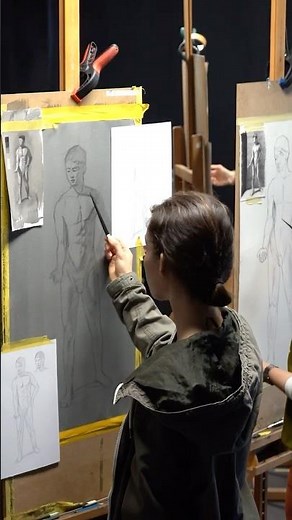 🎨 Long Pose – Inside the Studio
