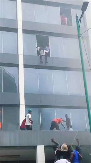 Fire outbreak at Lagos island UBA BANK AFRILAND TOWERS😷 #reels #ubabank #fireoutbreak | 𝐄𝐧𝐭𝐞𝐫𝐭𝐚𝐢𝐧𝐇𝐮𝐛 𝐀𝐟𝐫𝐢𝐜𝐚