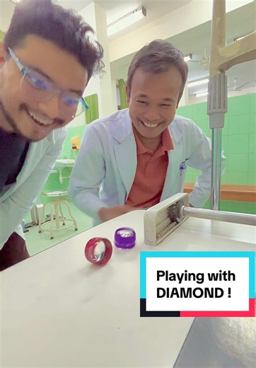 This is the US made Volk 90D lens. The price of each is more than my monthly salary. But, that won’t stop me from playing with it 😁😁😁 #pepepopopu #IOM #bpklcos #ophthalmology #volklens #volk90dlens