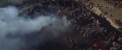 La película más épica de la historia del cine: “Guerra y paz” de Sergei Bondarchuk (1966). Es tan espectacular que cuesta creerla. Y no, esta escena no tiene nada de CGI.Esta macro adaptación de la novela de Tolstói fue el primer el primer Oscar para un film Soviético y la película más larga en ganar el Oscar, 431 minutos, hasta 2016.