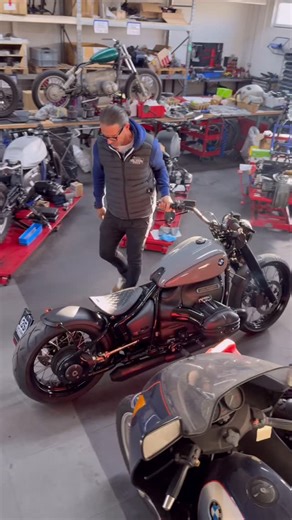 WalzWerk Motorcycles Official on Instagram: "🔥Fresh from the Workshop: Our latest WalzWerk® BMW R18 #046🔥 🌏WE SELL & SHIP OUR BIKES WORLDWIDE🌎 #bmwr18 #r18 #bmwmotorrad #walzwerk_motorcycles"