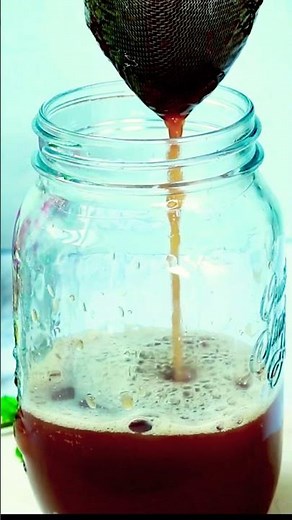 Homemade Apple Juice in a blender! Crisp, refreshing, and delightful. #applejuice #freshjuice #apple