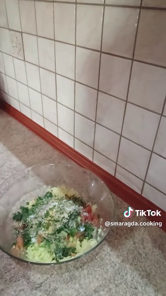 Μπιφτέκια λαχανικών. τρεις πατάτες βρασμένες 3 καρότα βρασμένα ένα κολοκυθάκι τριμμένο κρεμμυδάκια φρέσκα άνηθο μαϊντανό και δυόσμο αλλά την πιπέρι ρίγανη φρυγανιά αλεύρι και ελαιόλαδο#μπιφτέκια λαχανικών#veganfood #νηστίσιμα#foruyou .