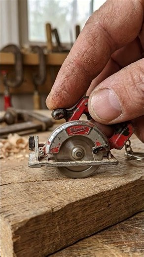 Is This Really a Circular Saw… or a Keychain Tool?