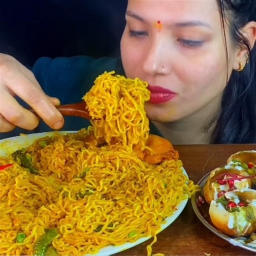 dahi puri, maggi 💓🔥 @FoodieJD#mukbang #asmrfood #eating #maggi #noodles #dahipuri #streetfood