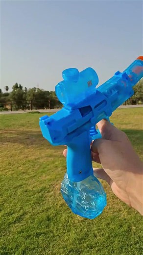 Le vas a crear una necesidad #diversion #juegos La pistola Aquastorm dispara muy rapido