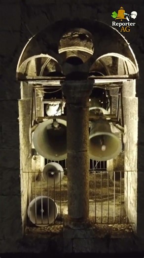 #Pacentro di notte: il volo del #drone tra le #campane a festa #shorts #abruzzo #travel #drone