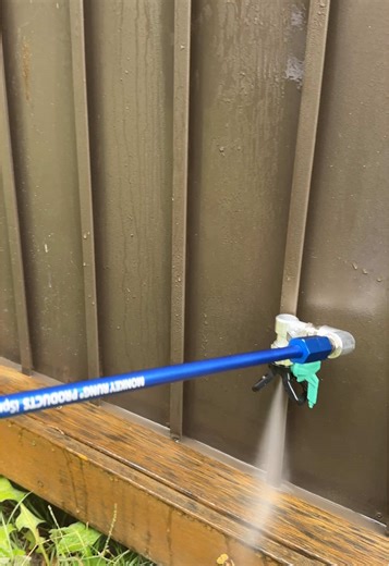 Happy Australia Day! We love everyone! Please stay safe. Here we demonstrate a new 360 extension pole for any paint sprayer #paint #houseoaint #paintsprayer #painthouse #paintdeck #danspaint #dansprayer #monkeyrung #paintaccess