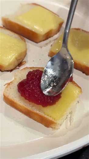 Mini Cranberry Grilled Cheese Bites #kingshawaiian