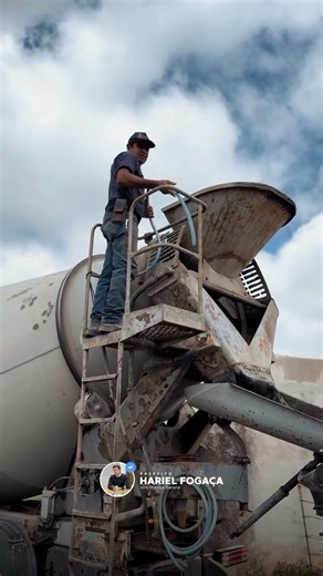 Hariel Vieira Fogaça on Instagram: "Retomamos, após 4 anos paralisada, a todo vapor a obra da escola de um pavimento com quatro salas de aula, referente ao Projeto Educativo Urbano II – padrão FNDE. Essa é mais uma demonstração que temos os compromisso com a educação e responsabilidade com os recursos públicos."