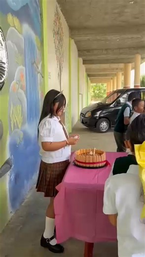 1.8K views · 25 reactions | Féliz Cumpleaños Patroncita Sofia . Sus Papitos Lady y Alex le hacen llegar estas hermosas Rosas. Viva La Cumpleañera . Agende con tiempo. 0968781426. | Cristina Chapilliquin | Facebook