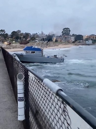 Boat Drives Full Throttle Into Dock