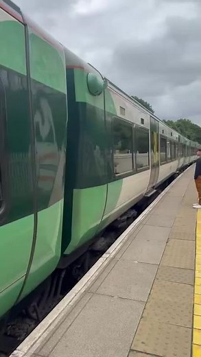 Class 377 “Electrostar” (London, UK)