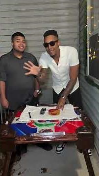 comiendo la sardina más putrefacta del mundo