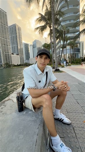 ¿Querés saber qué hace exactamente un Gestor de Presencia en Google Maps? 📍 Su trabajo es simple, pero muy valioso: Ayuda a negocios que todavía no aparecen en el mapa a tener su perfil visible en Google Maps para que más personas los encuentren. Vos te encargás de crear esa ficha digital con la información correcta como la dirección, fotos, horarios, reseñas… Y en menos de una hora podés dejar un negocio completamente visible en internet. 💡 Muchos dueños no saben cómo hacerlo o no tienen tiem