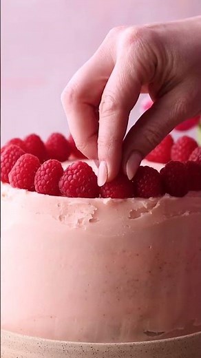 Raspberry Lemonade Cake | Robert Welch Recipe