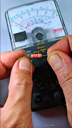 How to measure a resistor with an analogue multimeter. #resistor #test #multimeter #howto