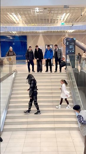 WALKING DANCE 🔥🔥 Девочка Снова Удивляет на Лестницах 😱😍