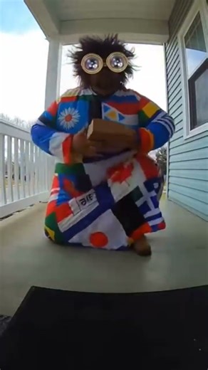 Flag-Robe Beast.. ALIEN Gets Instant Karma