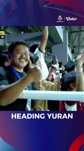 Yuran memenangkan duel udara dengan sempurna 👏