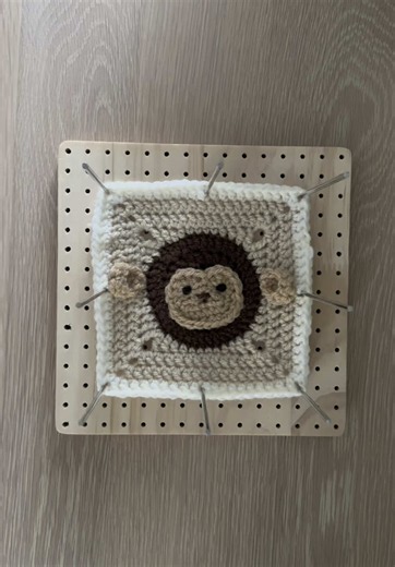 First attempt at making @morgane🧶 ‘s safari animal blanket 🦁🐯🐵🐘🦒 #crochet #crochetersoftiktok #crochettiktok #crochetaddiction #babyblanket #safarianimals