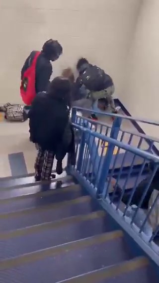 Boyfriend and girlfriend have a argument causing a fight between them