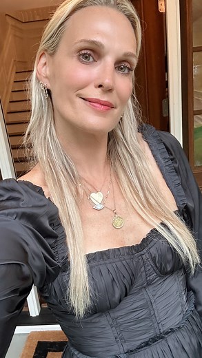 Molly Sims on Instagram: "Jersey Girl 🖤"