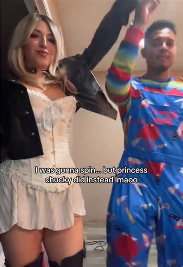 We love being soooky silly @Bertos POV 🔪♥️ #tiffany #chucky #tiffanyvalentine #brideofchucky #halloween #halloweencostume #escapehalloween