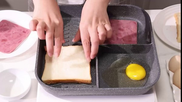 SENSARTE Nonstick Divided Grill Pan for Stove Tops, 3-Section Versatile Breakfast Grilling Pan, Durable Square Grill Skillet, Steak Griddle Pan, PFOA, PFOS, APEO Free, Induction Compatible, 9.5 Inch