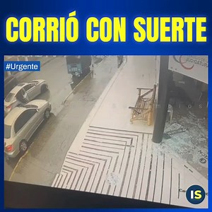 187K views · 1.3K reactions | #Insólito #Sucumbíos  | SE SALVÓ DE MORIR Sujetos armados intentaron acabar con la vida de un joven, quien tuvo que correr e ingresar a un edificio para salvar su vida. El hecho se registró al medio día de hoy, en Nueva Loja, cantón Lago Agrio. . . .  Síguenos en nuestro canal de WhatsApp  https://whatsapp.com/channel/0029VaCTzIRJf05cKECy9h44 | Infórmate Sucumbíos | Facebook