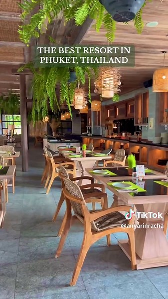 📍Dinso Resort Villas located in Phuket, Thailand is a perfect stay for those who enjoy luxury and nature! . 🏝️ Only a 10 minute drive from Patong Beach 🌿 Dinso’s eco friendly structure is made up of 80% recycled materials ⛰️ Villas located along the mountain side is available to those seeking a more private and relaxing stay . #thailand #thailandtravel #phuketthailand #thailandresort #phukettravel #luxuryresort #villas