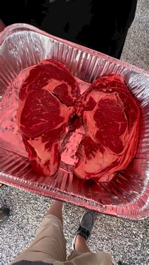 Wonder what makes the perfect steak? Join award-winning steak pro Russell Wright as he spills the beans on steak perfection with Winn-Dixie butcher Dwayne Smitherman at the BAMA-Q TV Grilling at the Battleship Steak Championship in Mobile, AL. Special thanks to B&B Charcoal for fueling the fire! | Bama-Q