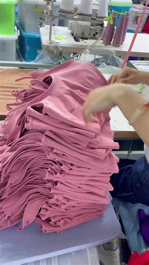 Sewing process for big brands in seamless clothing factory. #factory #chinasourcing #import #export #production #chinafactory #production #madeinchina #manufacturer #garmentfactory #smallbusines #distributor #amazon #factorylife