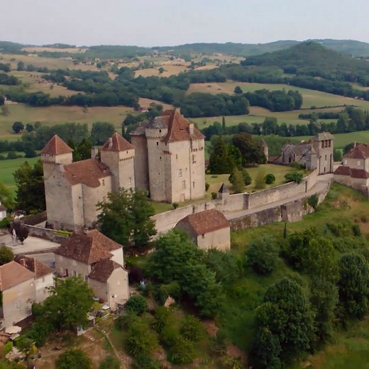 742K views · 12K reactions | Le Limousin est riche en châteaux et villages médiévaux !  On vous y emmène mercredi sur France 3 | Des Racines et Des Ailes | Facebook