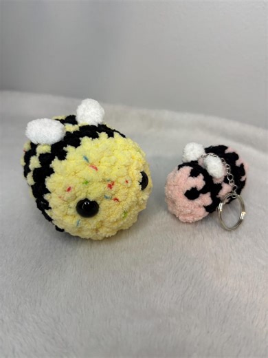 Crochet bumble bee   bumble bee key chain