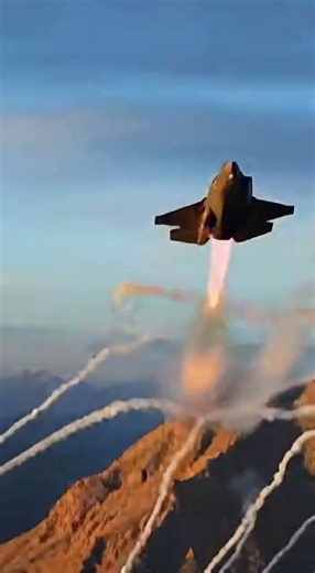 Supersonic Fury: F-35 Stealth Fighters Breaking the Sound Barrier in Cinematic 4K