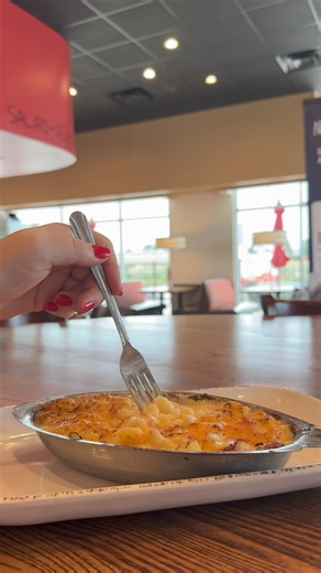 Every bite is loaded with cheesy goodness! 🧀 #NationalMacNCheeseDay | Newk's Eatery