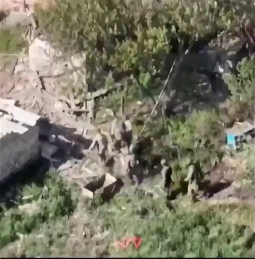 Un groupe entier anéanti par un seul drone.