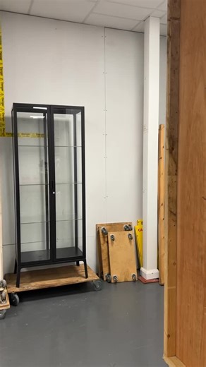 Breaking news from Harrison’s Antique Centre & Auction Rooms—our upcoming auction dates have changed! Grandma’s got extra time, and so do you—now it’s all happening on the 21st and 22nd of March! Stick it in your calendar—more exciting details will follow! 📍 Harrisons Antique, Vintage & Retro 🕰️ Open 7 days a week | 10am – 4pm 🚗 Free parking 🛍️ 100s of dealers & hundreds of collectable cabinets 🔨 Regular auctions ☕ Charlotte’s Café – the heart of our centre 🚻 Toilets | 🛗 Lift access 🤗 A 