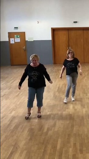 Clip Astrid‘s Ding Dong Song 16 Count Beginner #linedance #beginners #beginnerdance #easydance