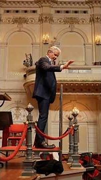 Dries staat in Het Concertgebouw, maar dat is vanaf rij 1 niet te zien #deroelvinkjes