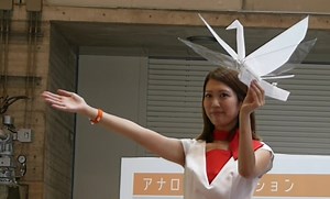 空飛ぶ折り鶴が“誰でも操縦できる”ように進化